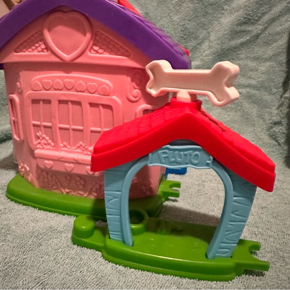 Mickey and Minnie Little People house with figures - Picture 8 of 14